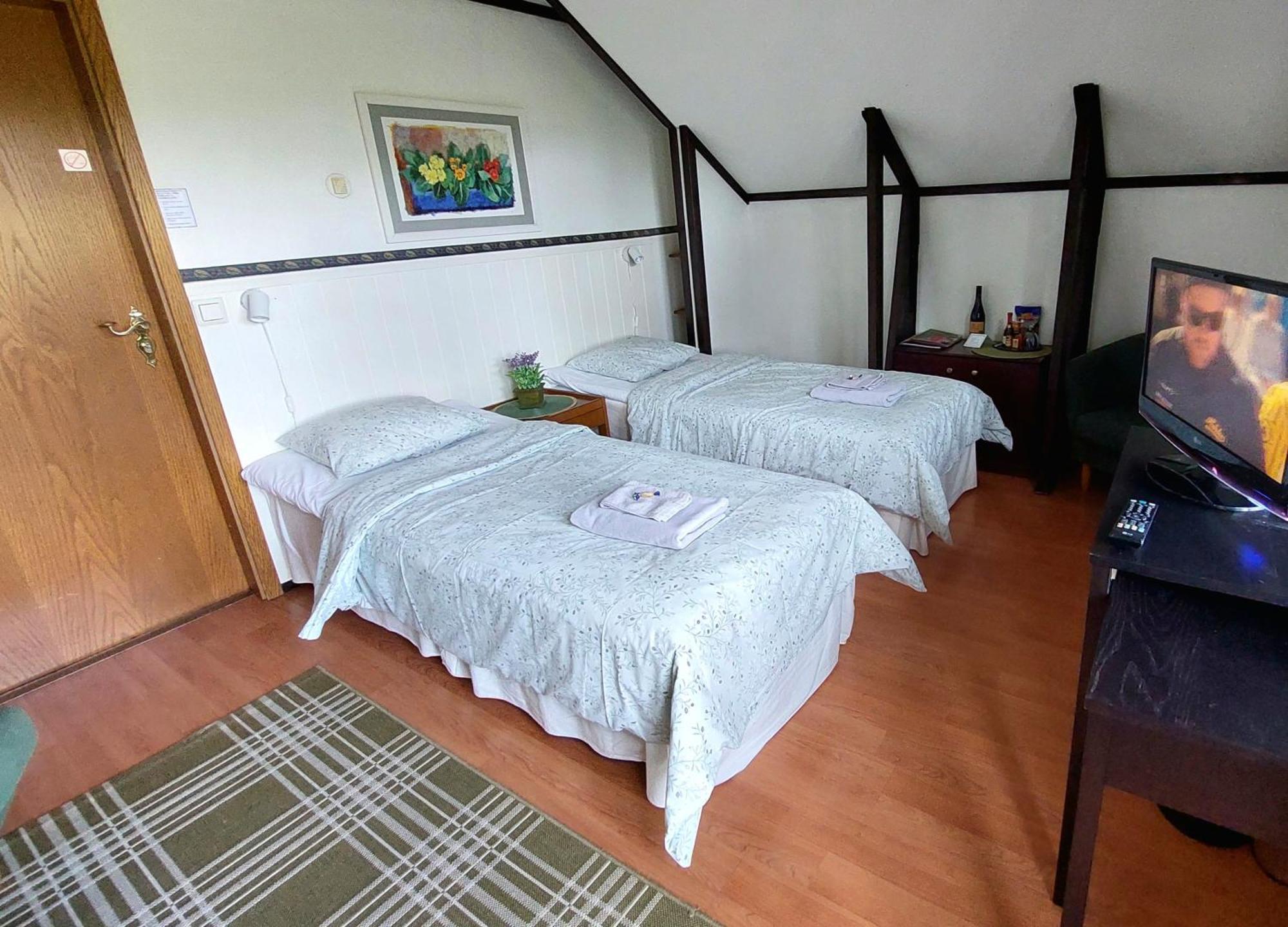 هينولا Cronin'S Guesthouse Bed & Breakfast المظهر الخارجي الصورة