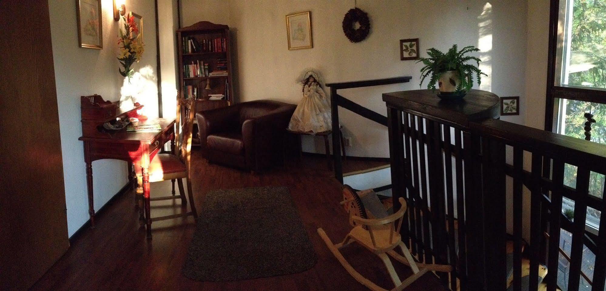 هينولا Cronin'S Guesthouse Bed & Breakfast المظهر الخارجي الصورة